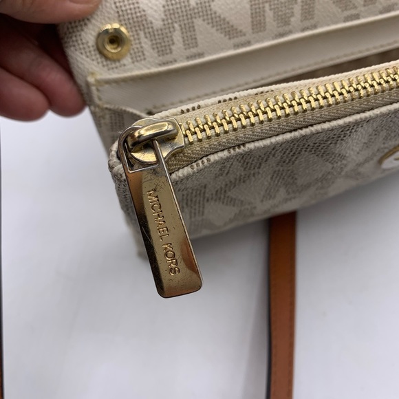 Michael Kors Logo Crossbody Gently Worn - Picture 9 of 14
